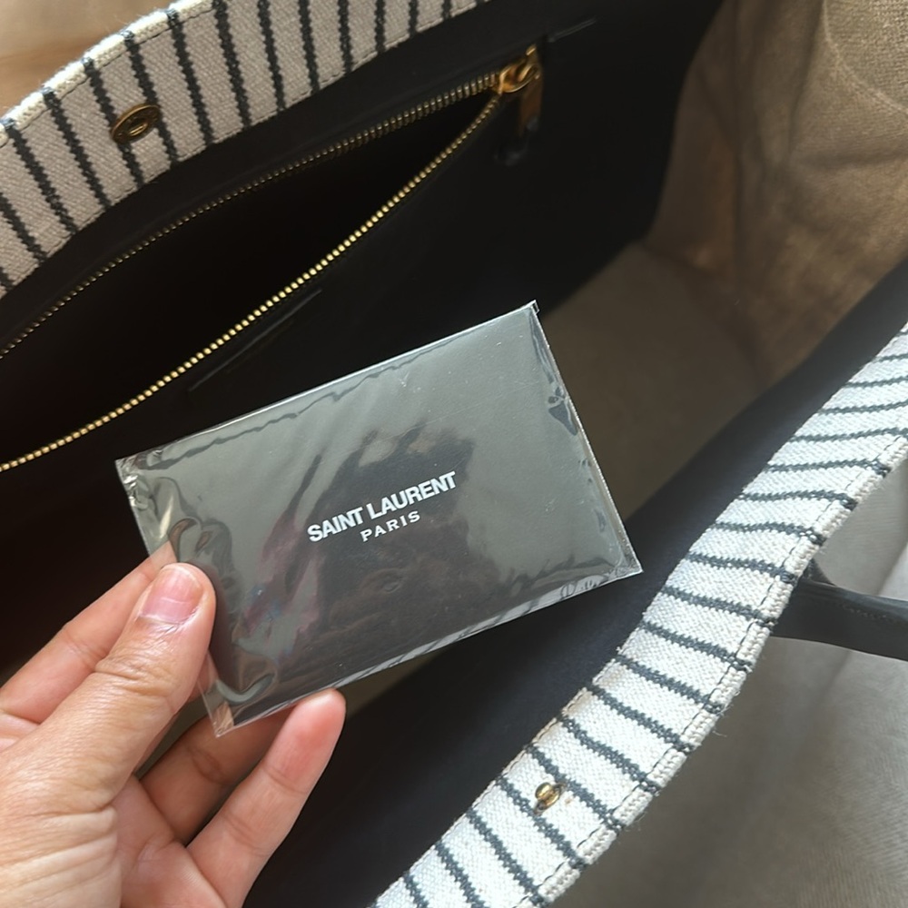 Like new worn a few times. No box or dust bag. Normal wear and tear on the sides - Picture 7 of 7